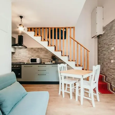 Re - Lakeside L&b Apartment