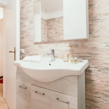 Apartment Re - Lakeside L&b *